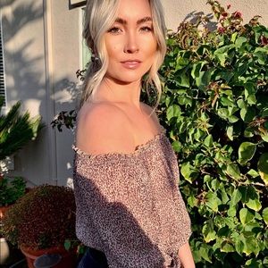 Off shoulder cheetah cropped top